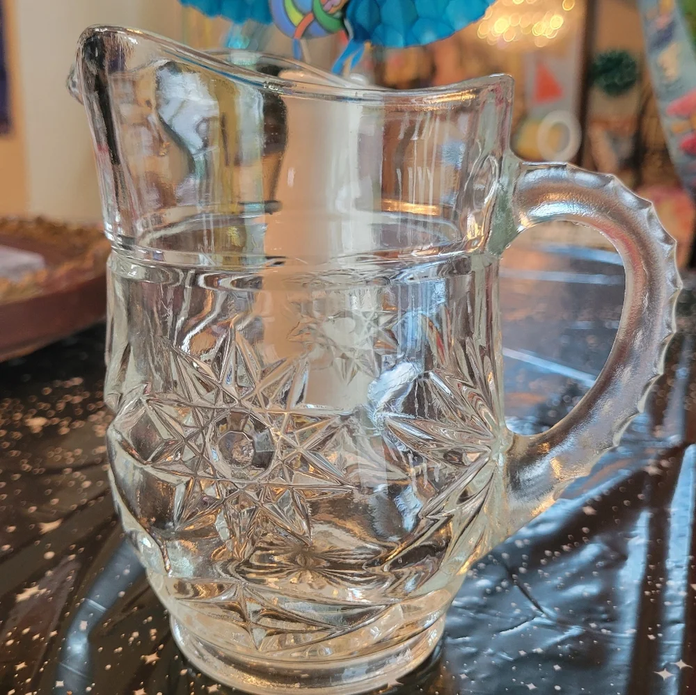 Small Starburst Glass Pitcher ~ Anchor Hocking? ~ Vintage '70s - '80s? ~ Pretty!